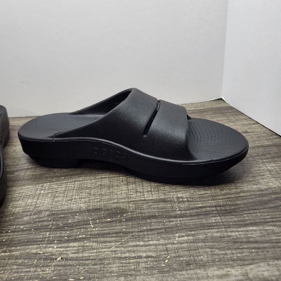 OOFOS Women's OOahh INTL Slip On Comfort Sandal Slides Black Sz 9 New - Picture 3 of 7